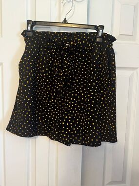 High-Waist Black Shorts with Yellow Polka Dots